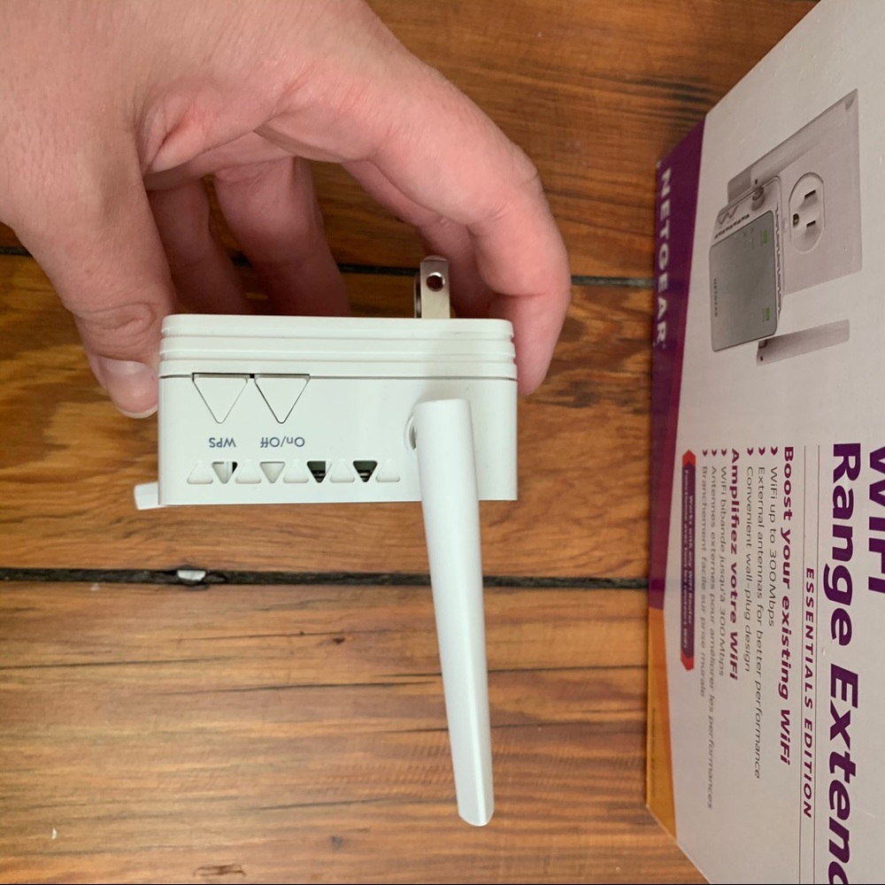 Netgear Wifi Range Extender Plug In - Picture 4 of 8